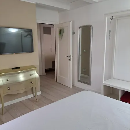 Home White Apartment Laives