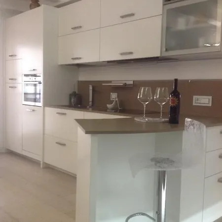 Apartment Home White *